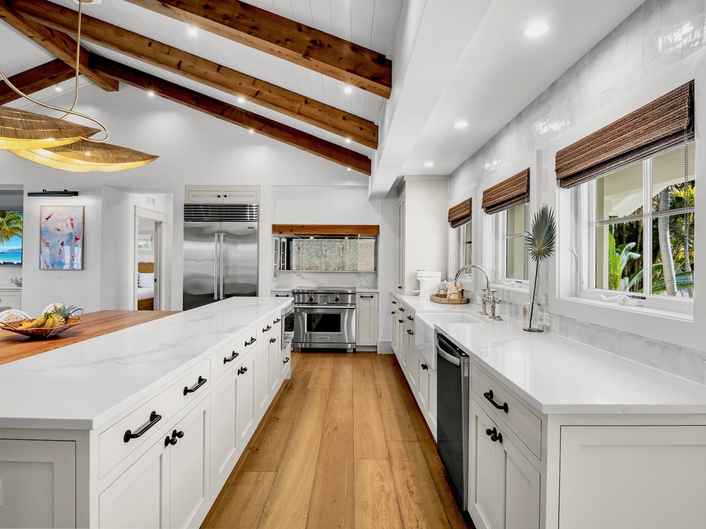 Large, fully equipped kitchen