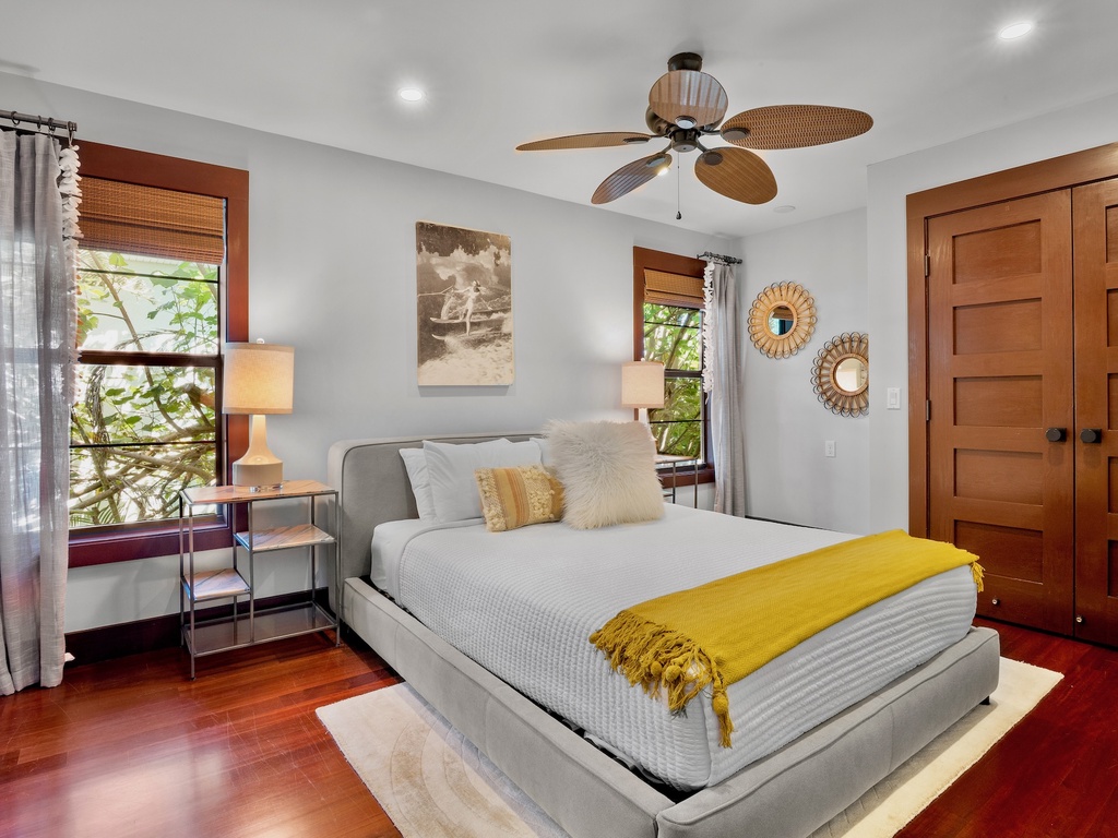 Second Bedroom, Queen bed