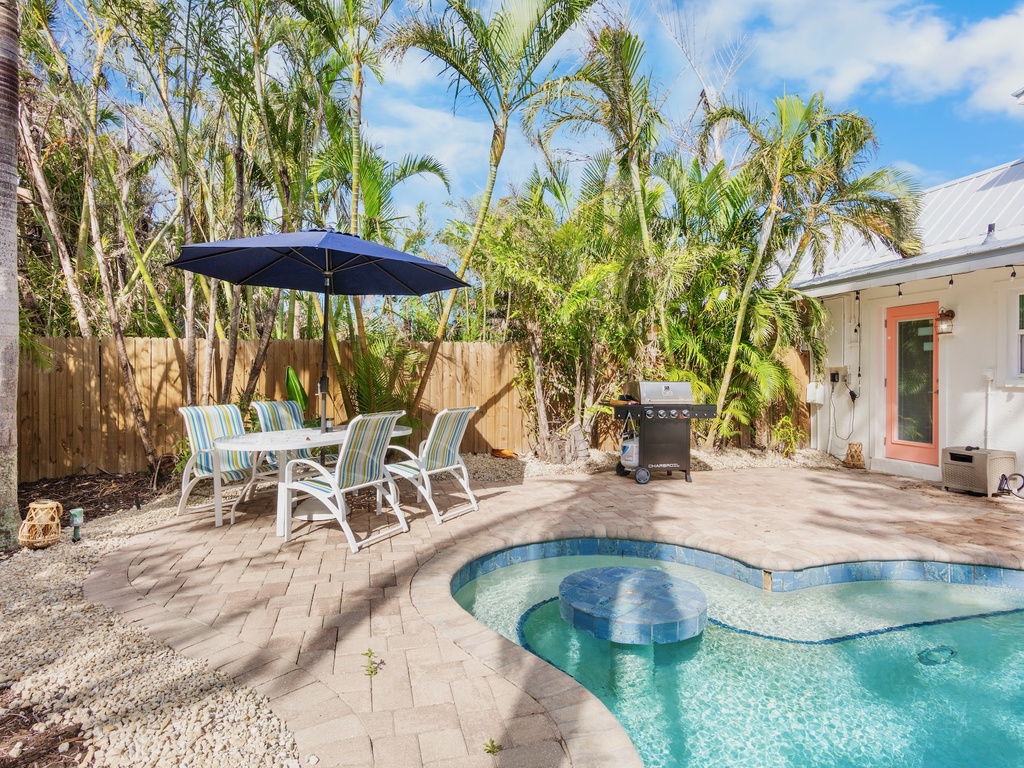 Outdoor Dining, Swim Up Bar