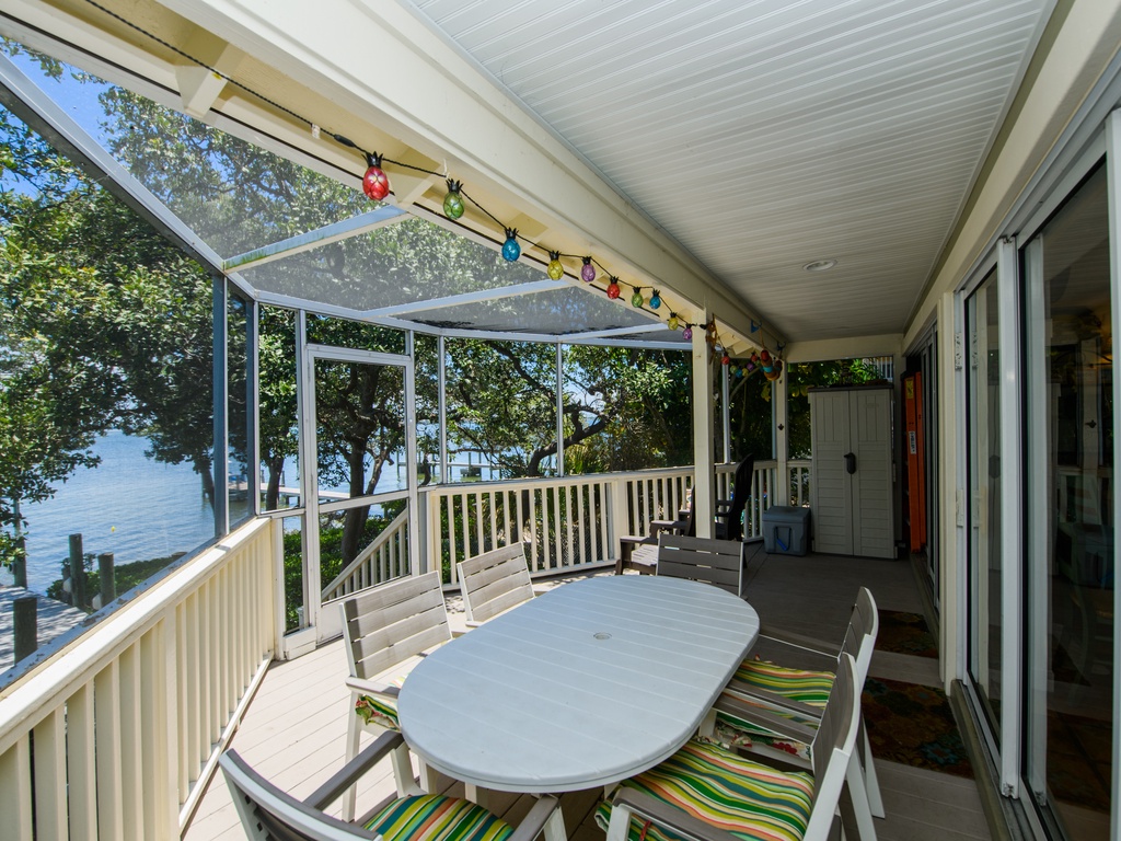 Balcony - Outdoor Dining - Bay Views