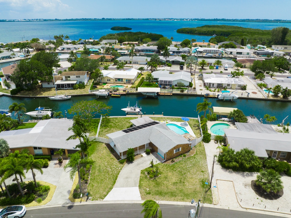 Edgewater by AMI Locals