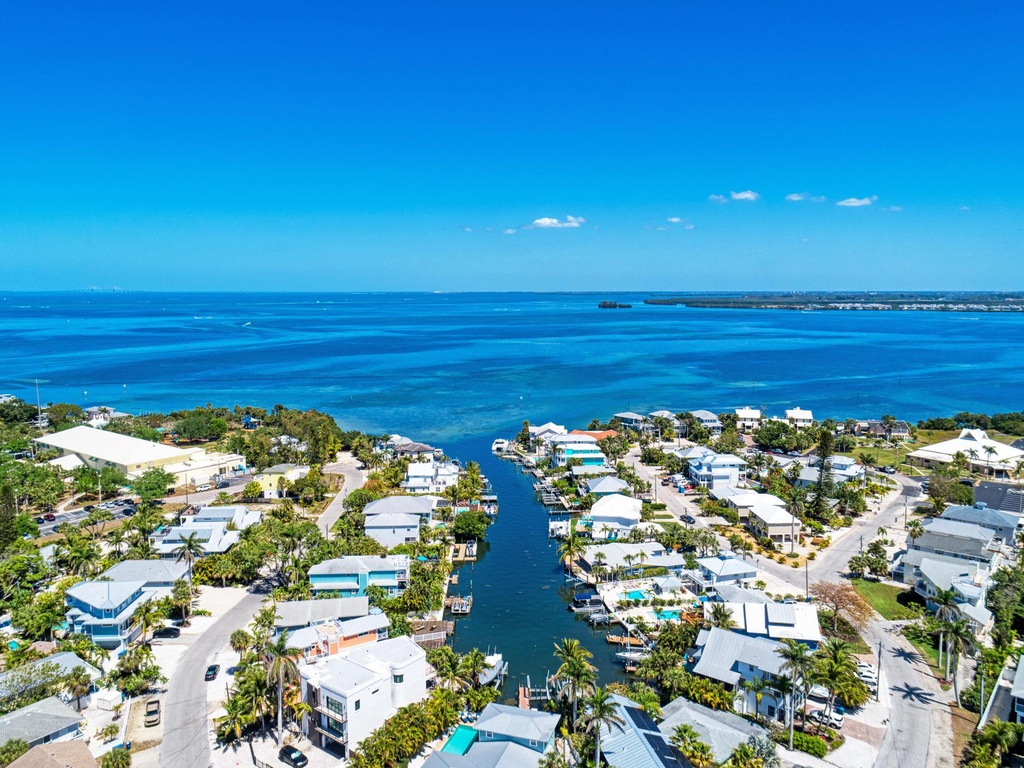 High view of the location - Anna Maria Island Locals