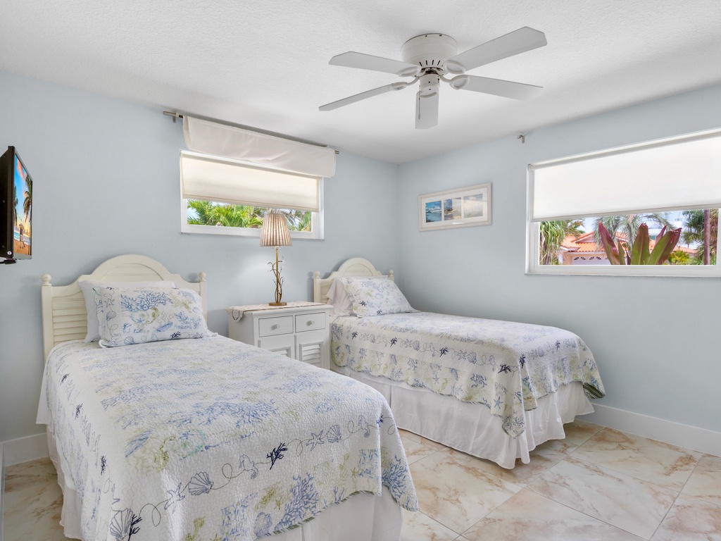 Second Bedroom, Two Twin beds