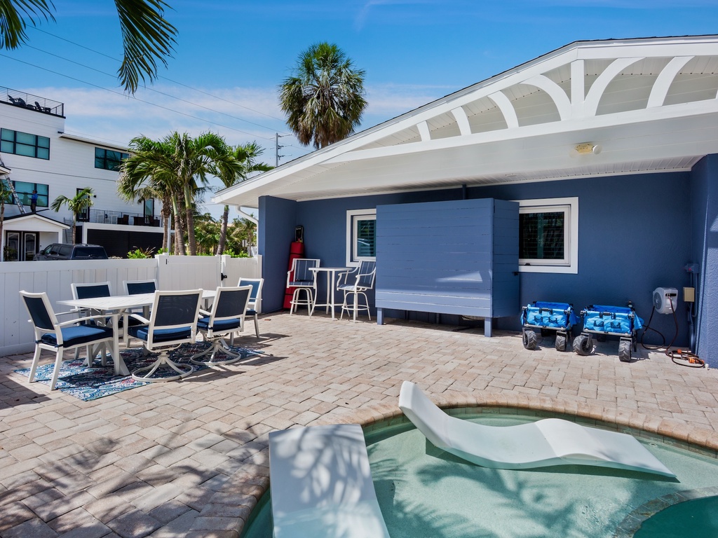 Tiki Sunshine by Anna Maria Vacations