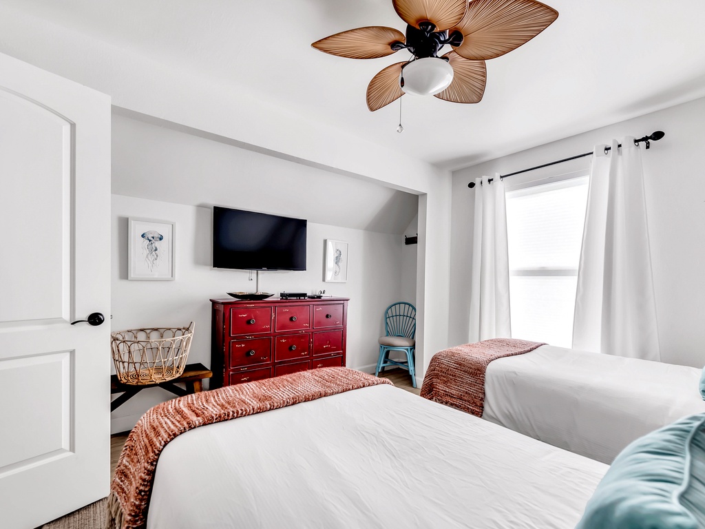 Third Bedroom - Two Twins