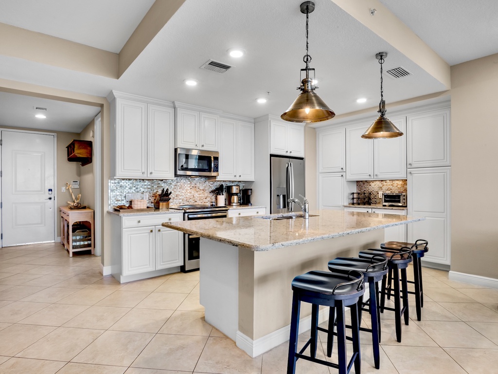 Fully Equipped Kitchen with Island