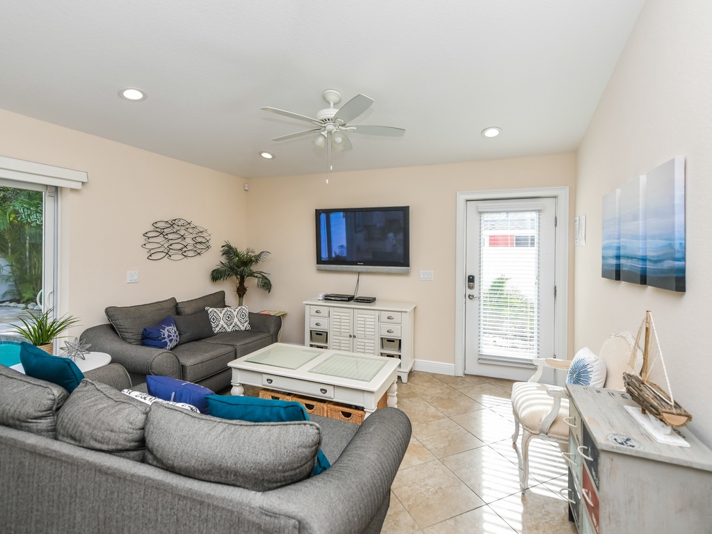 Living Area, West Unit