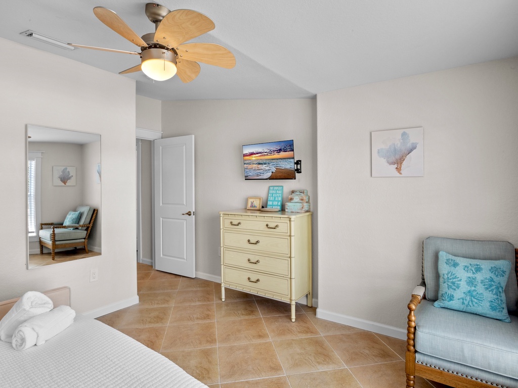 Second Bedroom, Queen