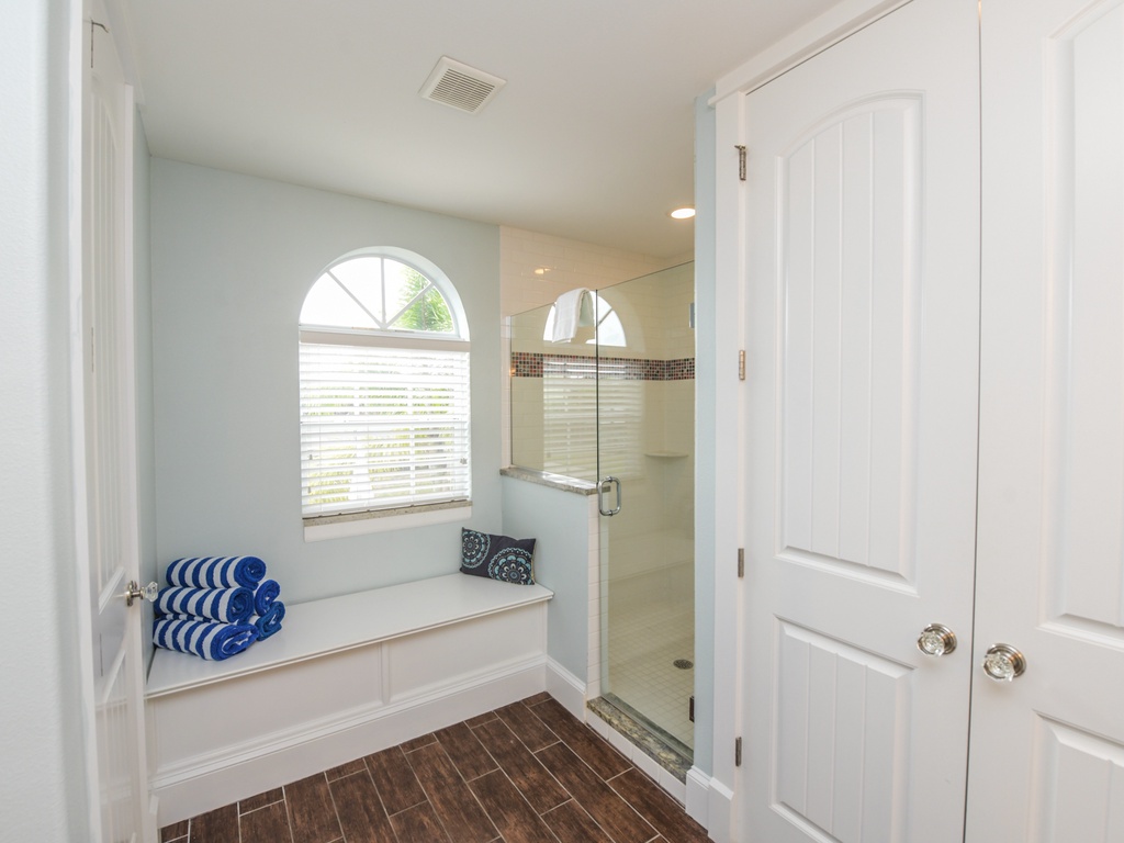 Primary En-suite Bathroom