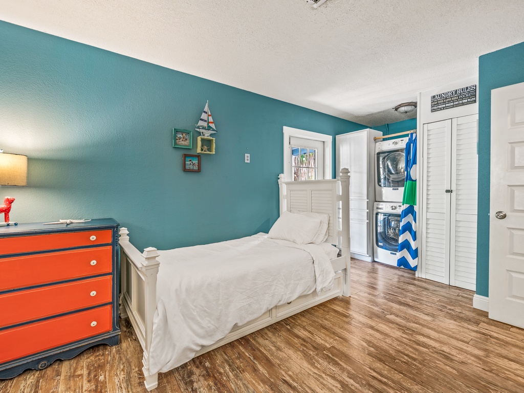 Third Bedroom, Two Twins