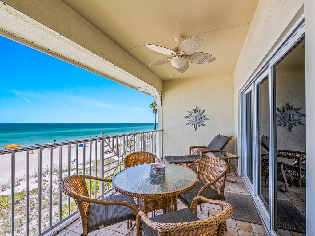 Outdoor Dining - Private Balcony