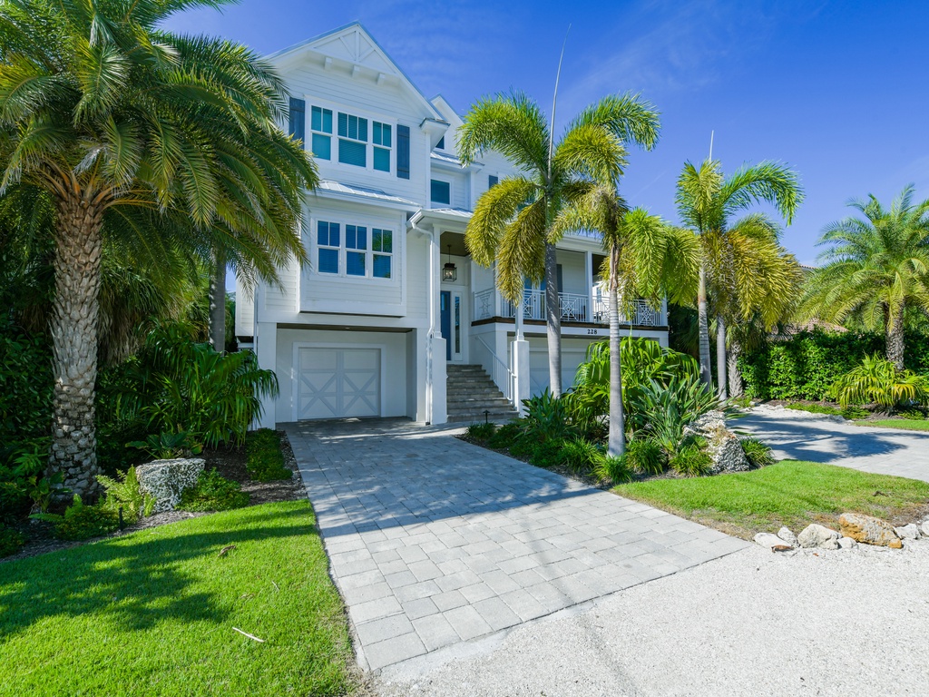 Serenity Beach - AMI Locals