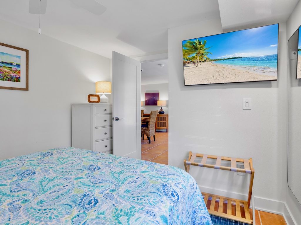 Third Bedroom, Queen bed