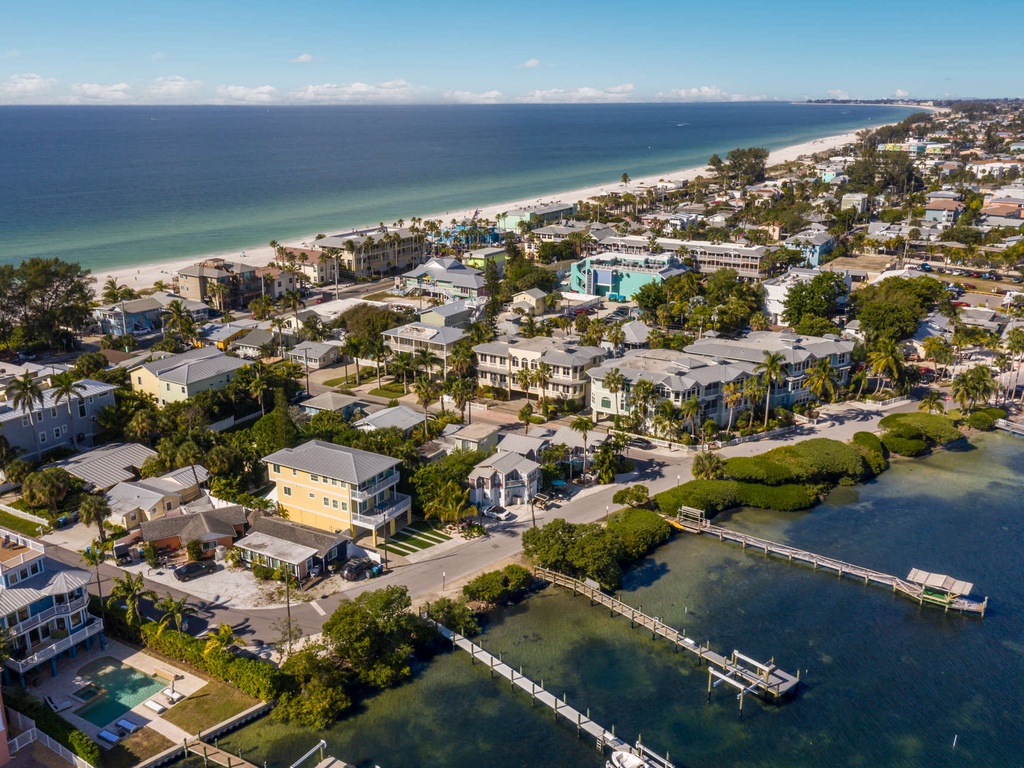 2-minute walk to the Beach