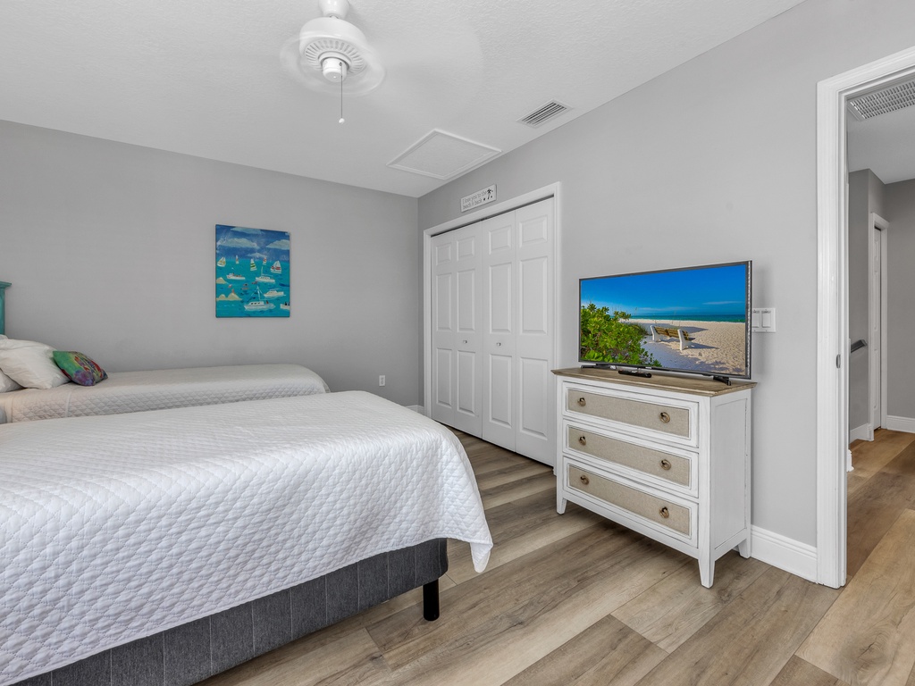 Third Bedroom - Two Twins