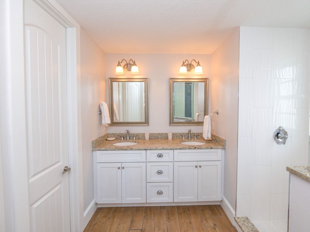 Ensuite Bathroom to Bedroom 2, Montego Bay - AMI Locals