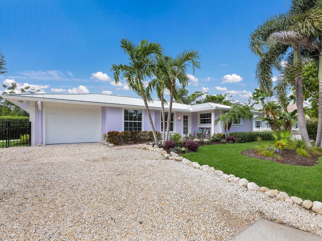 Lavender Lagoon-by Anna Maria Island Accommodations