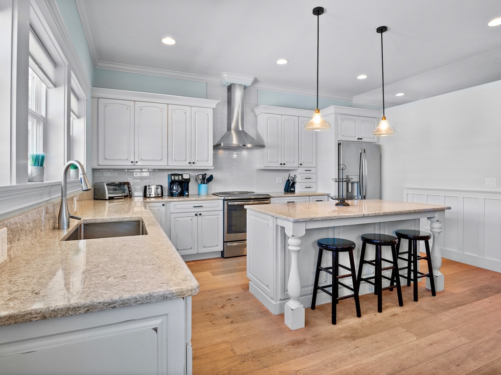 Stylish island for casual dining