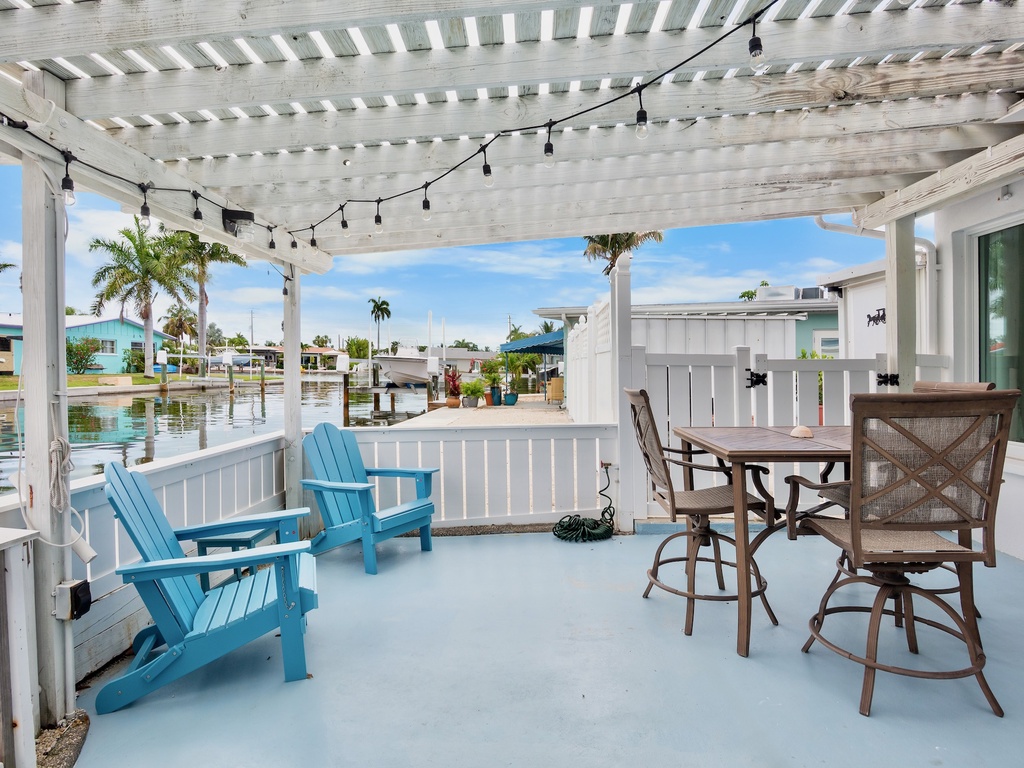 Waterfront Outdoor Dining and Seating