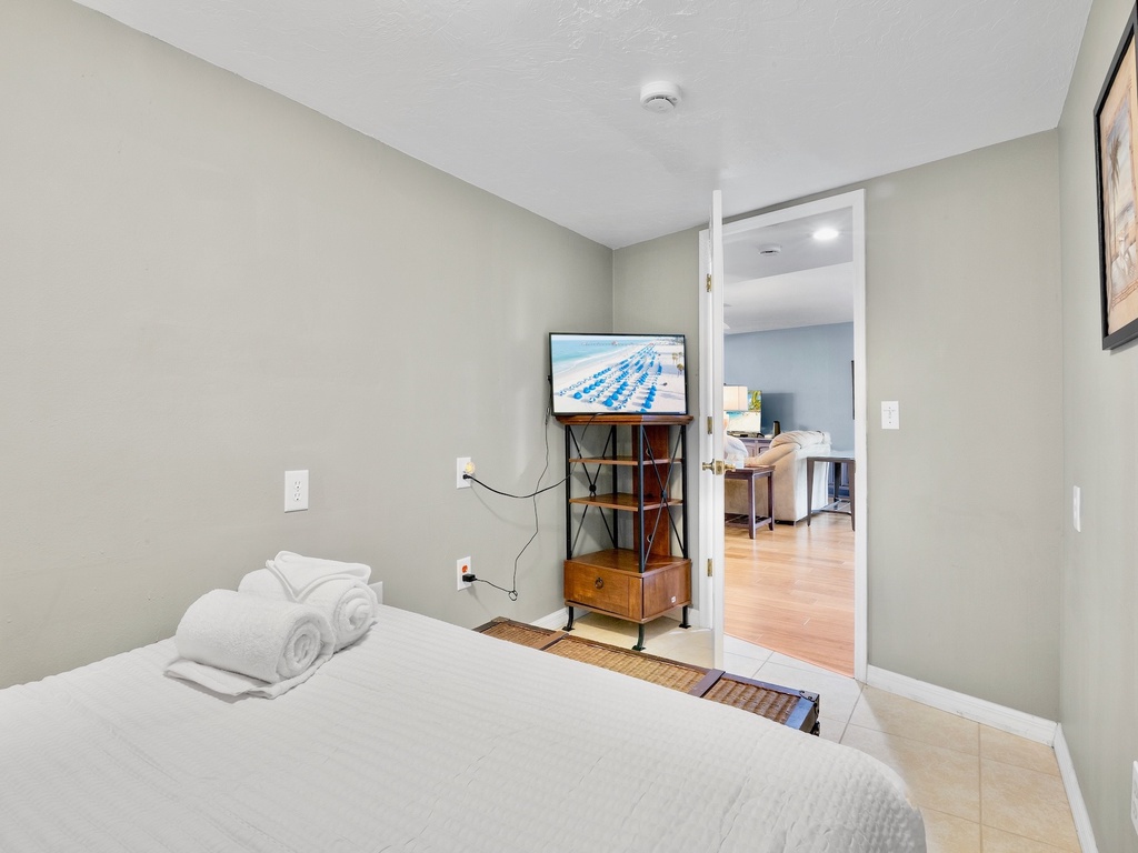 Second Bedroom, Full