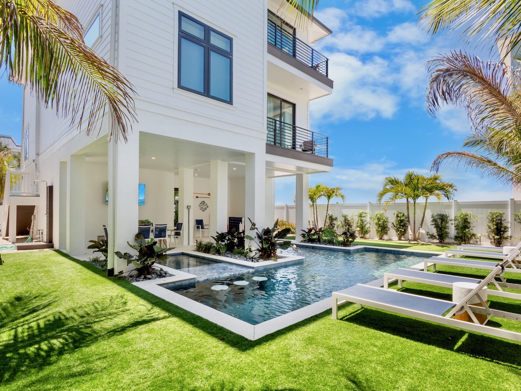 Private Pool and Spa, Swim Up Bar