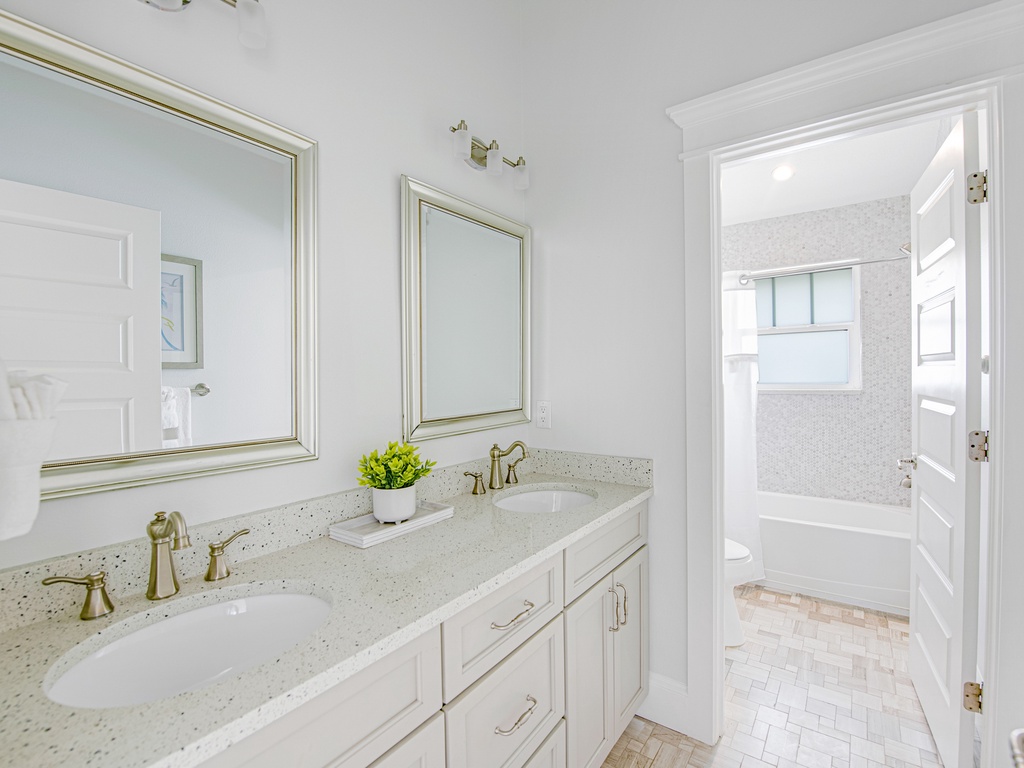 Serenity Beach - AMI Locals