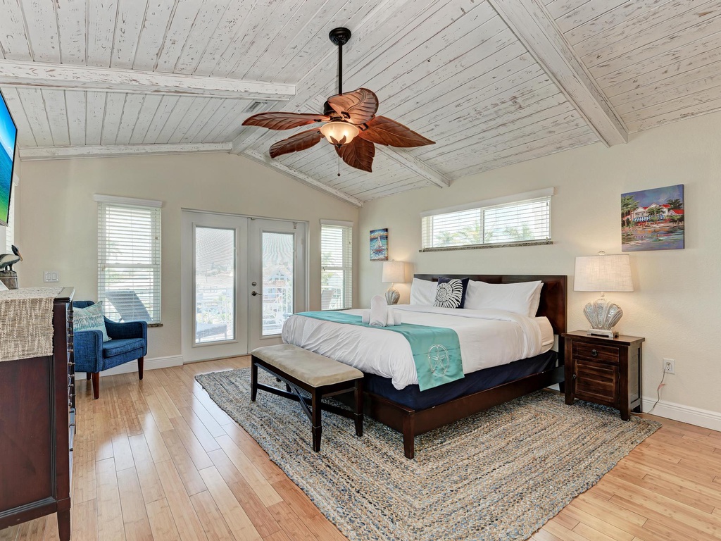 Bedroom with Terrace - Anna Maria Island Locals