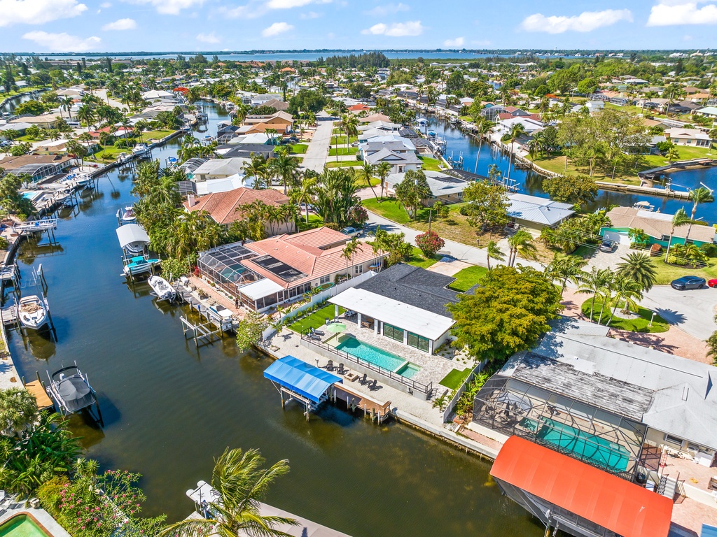 Coral Shores - By AMI Locals