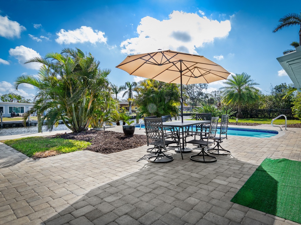 River House Retreat - AMI Locals