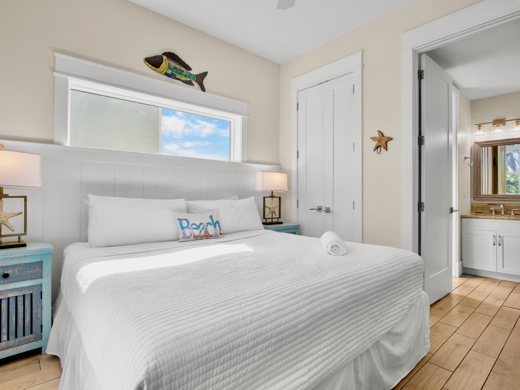 Fifth Bedroom, King bed