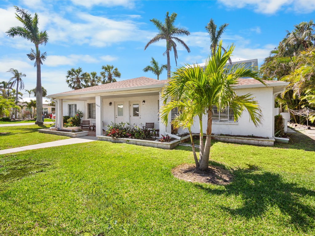 Starfish Cove A by AMI Locals