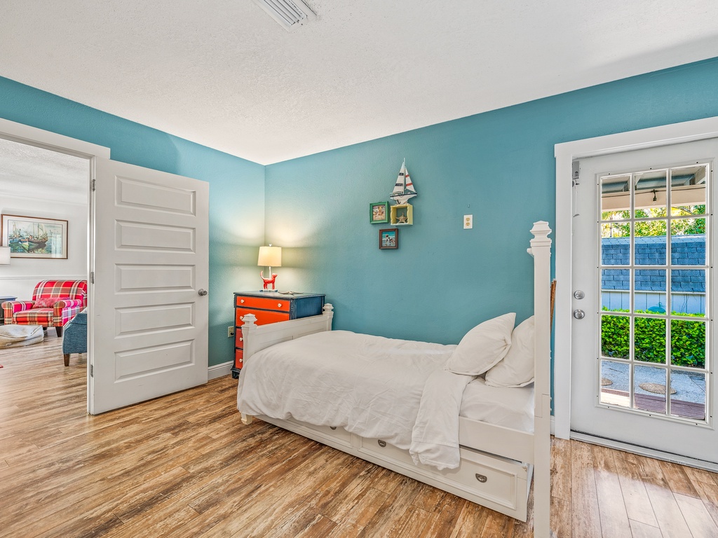 Third Bedroom, Two Twins