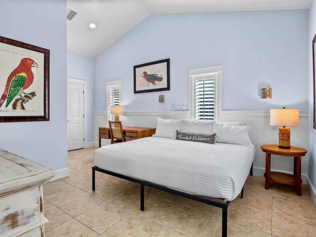 Second Bedroom, Queen bed