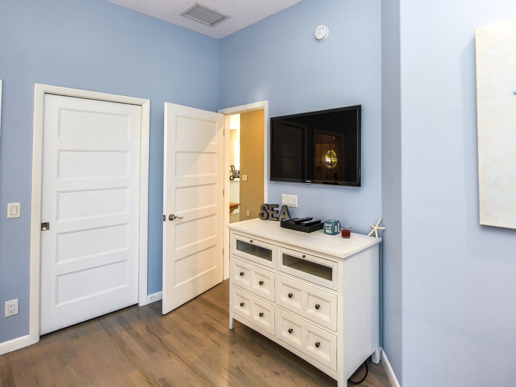 Primary Bedroom, King