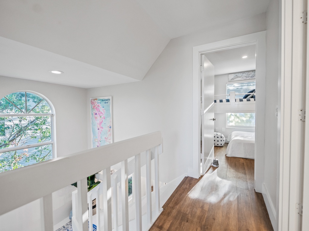 Sea La Vie - AMI Locals