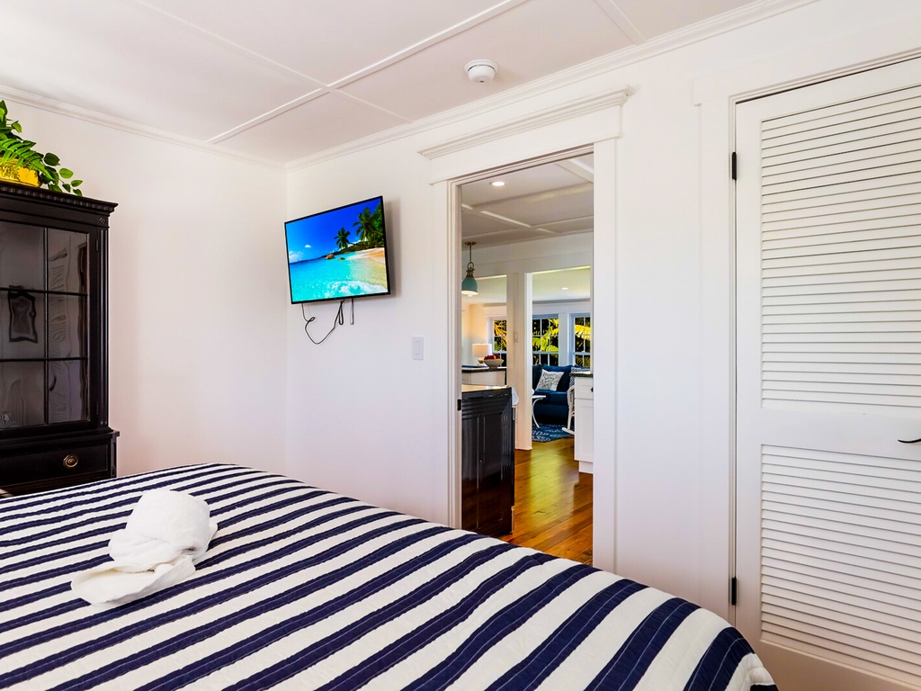 Primary Bedroom - Smart TV