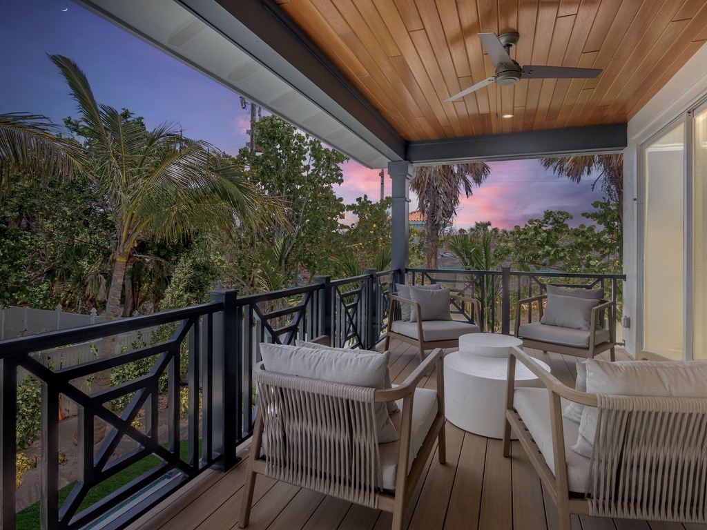 Main Floor Balcony, Lounge Area