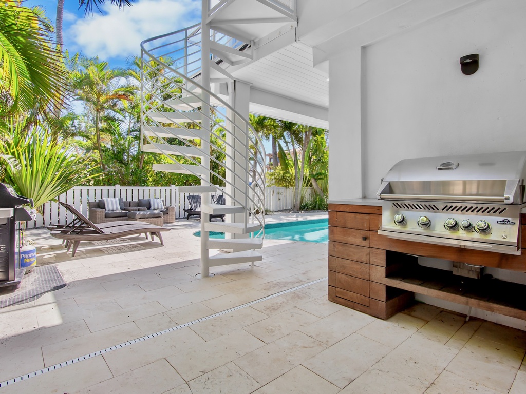 Coconut Palm Paradise Grill
