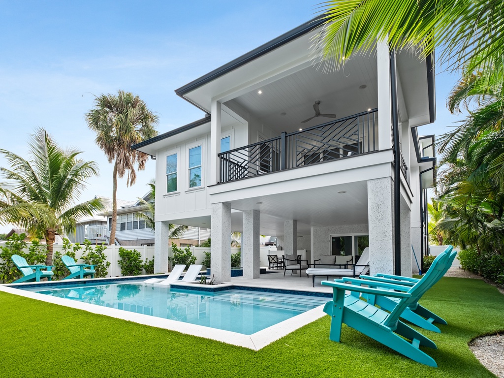 Outdoor Pool and Lounge