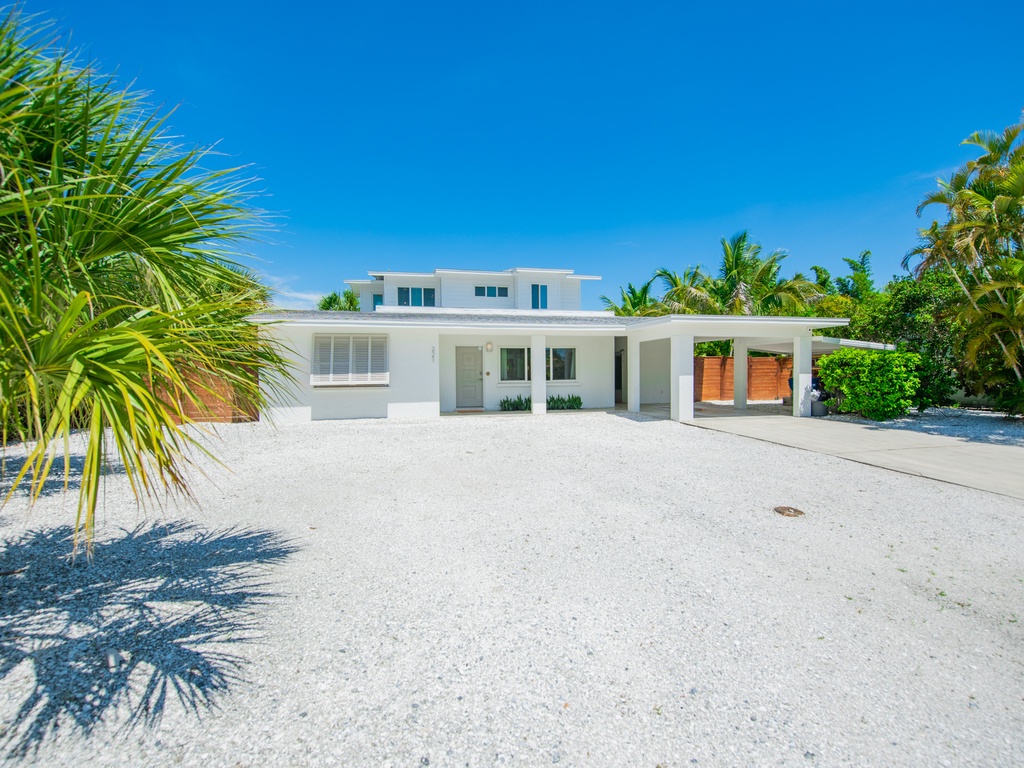 Sol y Mar by AMI Locals