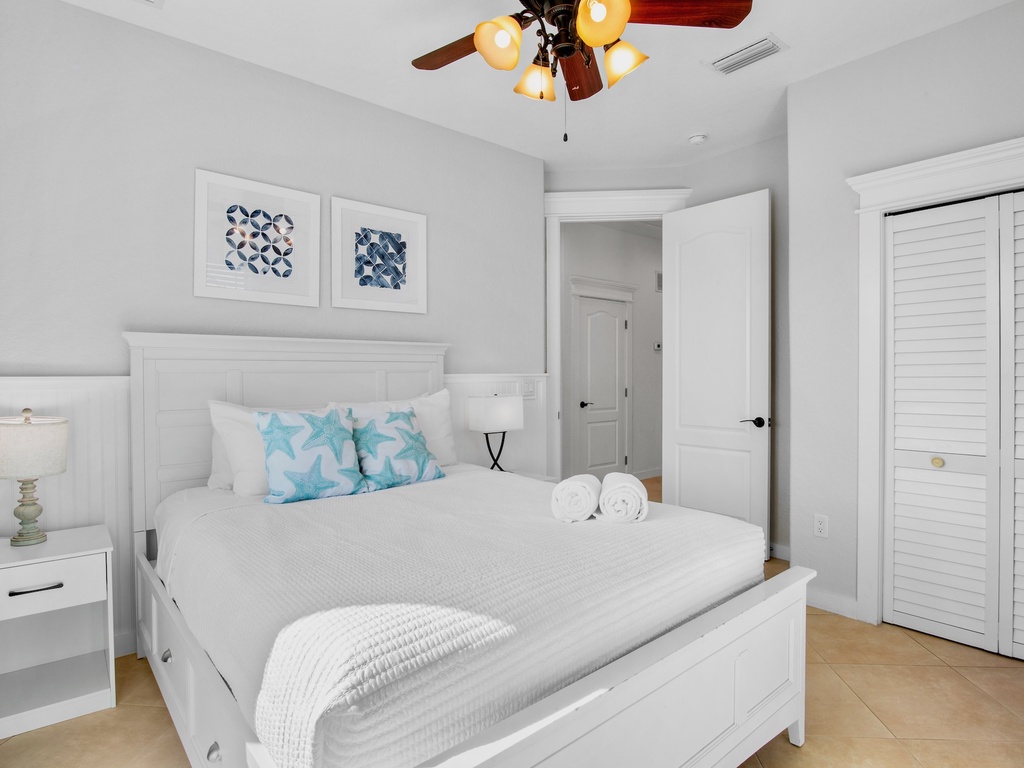 Third Bedroom, Queen