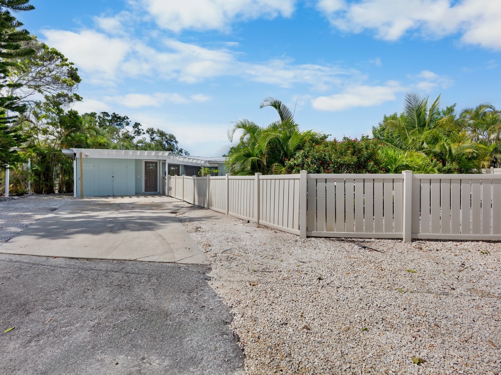 Driveway to Front Entrance