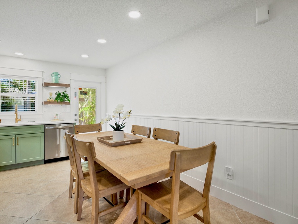 Dining Table Seats 6