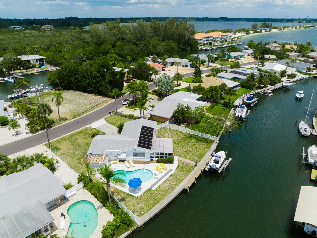 Edgewater by AMI Locals