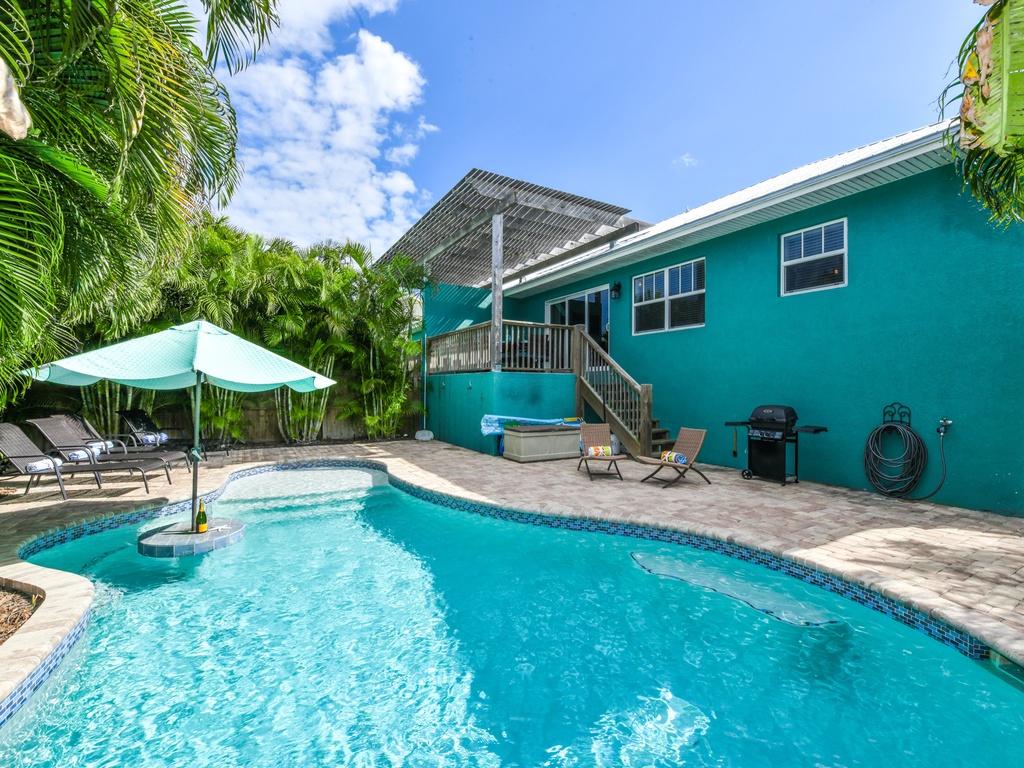Private Pool and Swim up Bar