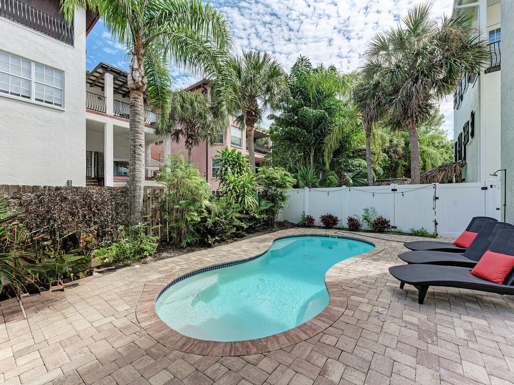 Private Heated Pool with Sun Loungers - Salty Sands