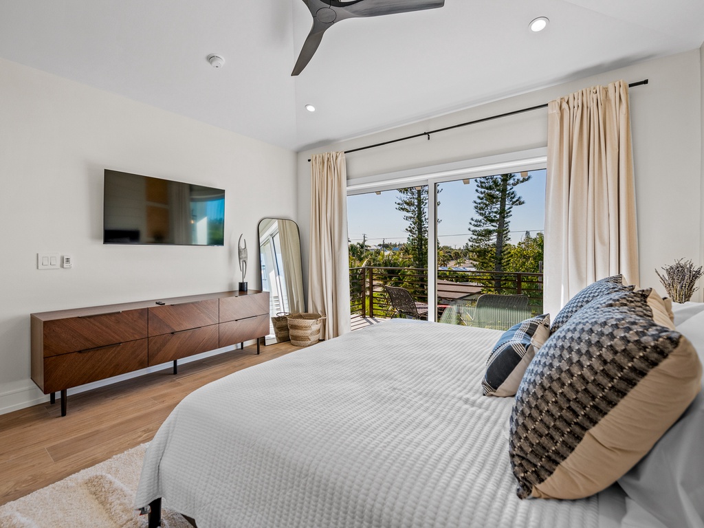 Second Bedroom - King