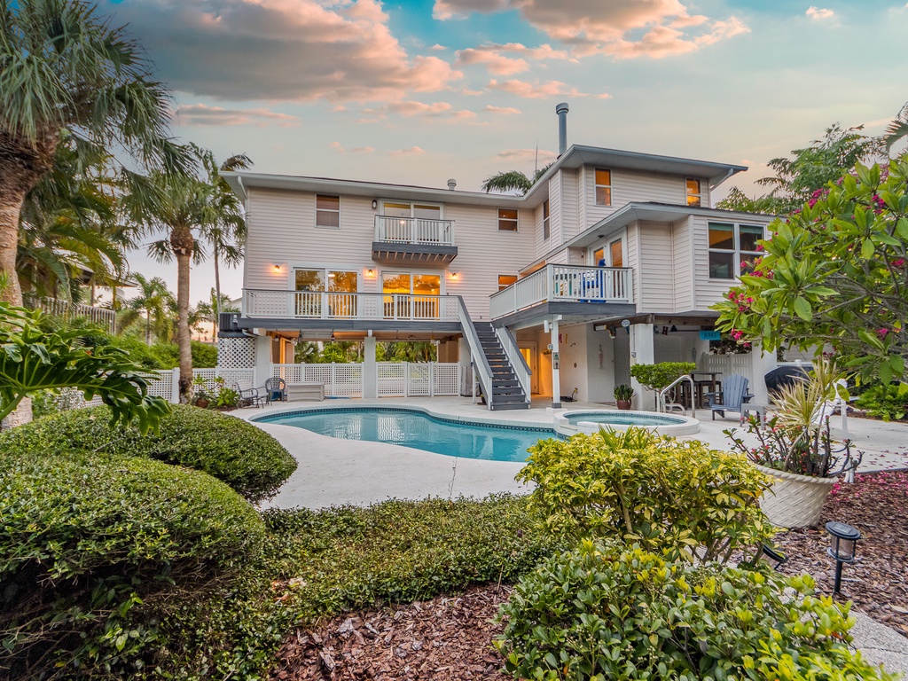 Private Pool and Hot Tub