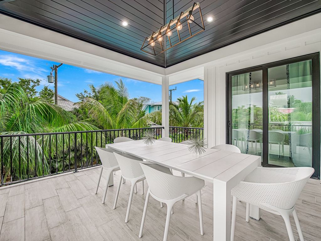 Additional Outdoor Dining