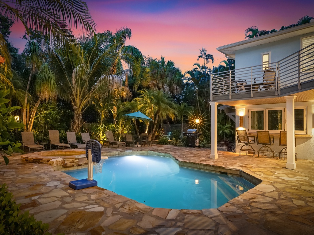 Private Pool, Spa and Outdoor Lounge